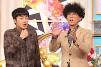 「行列のできる法律相談所 2時間スペシャル」に出演し、結婚していたことを報告したたくろう赤木（左） ©日本テレビ