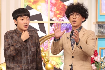 「行列のできる法律相談所 2時間スペシャル」に出演し、結婚していたことを報告したたくろう赤木（左） ©日本テレビ