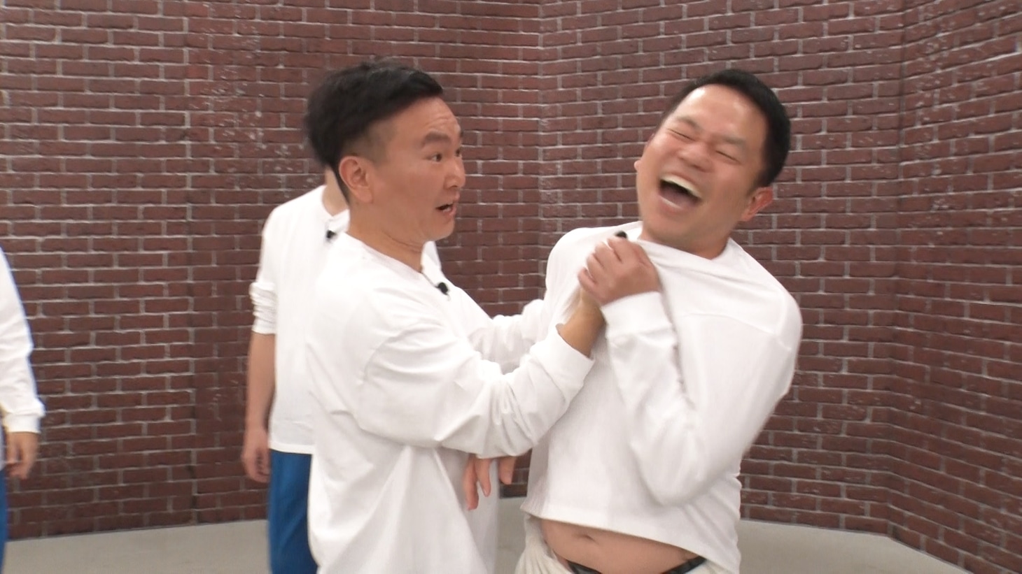 左から、かまいたち山内、ダイアン津田