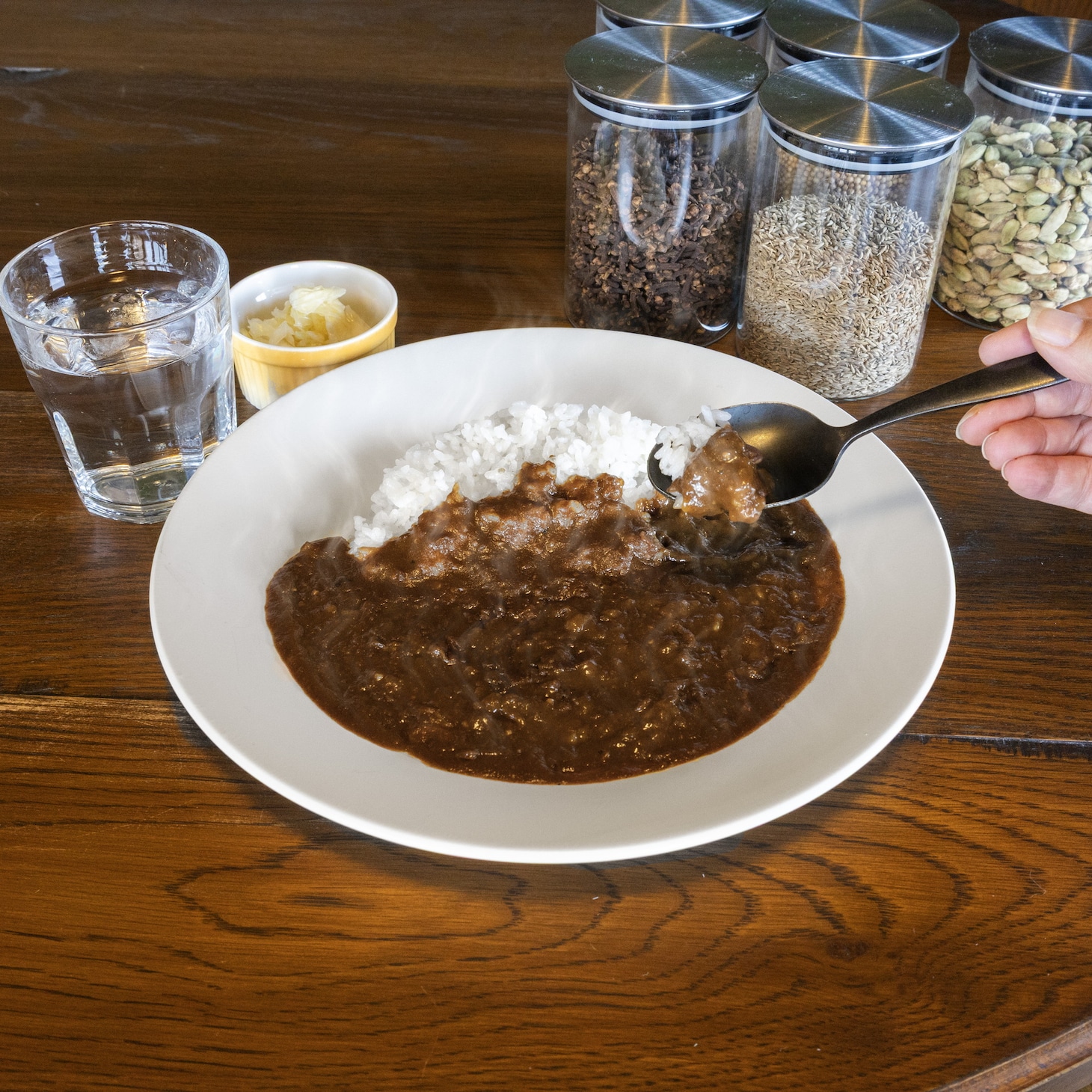 「よしもとカレー×アウトドアスパイスほりにし 中辛」