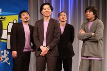 左から大王、家族チャーハン ©吉本興業