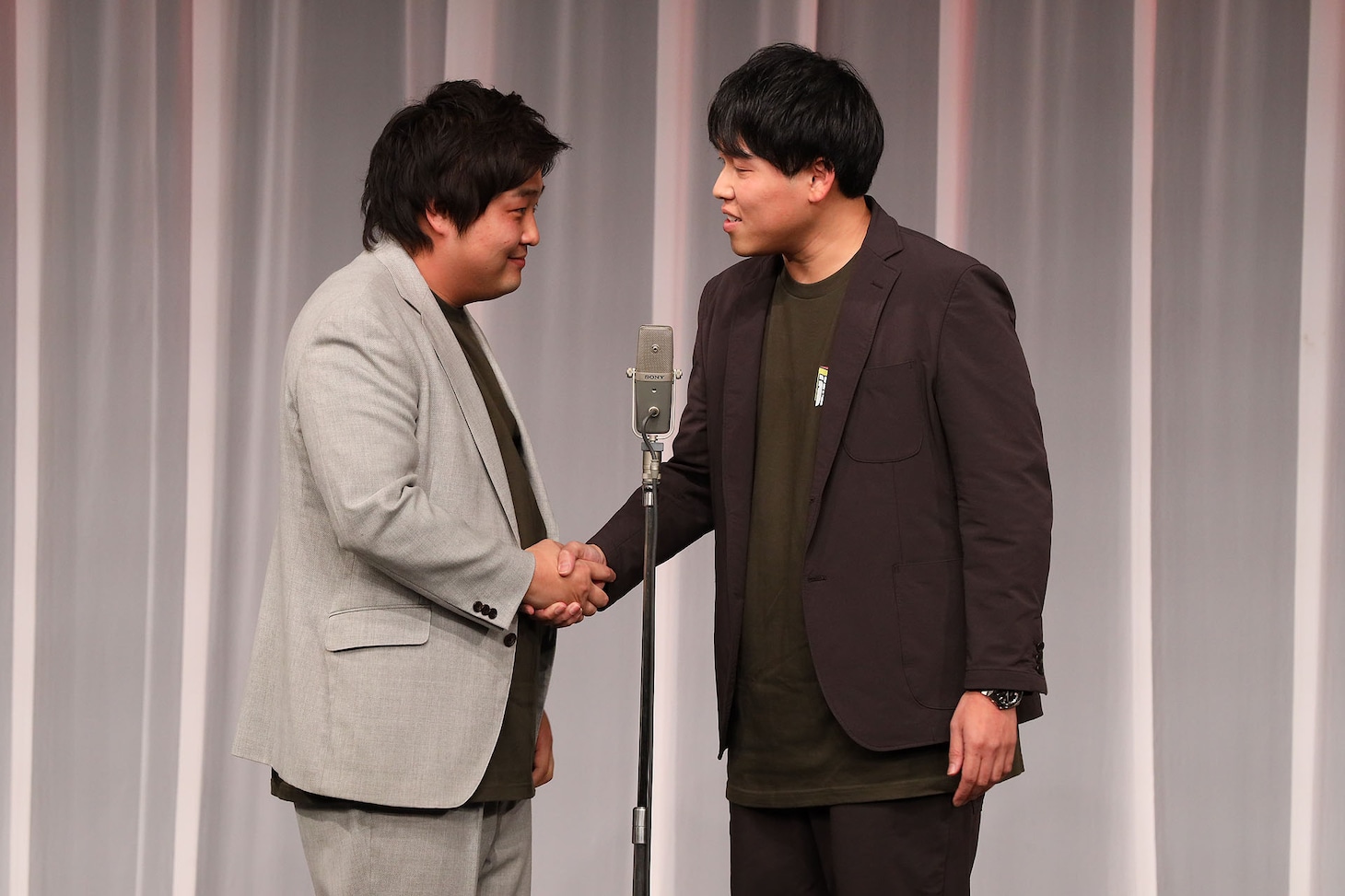 ダブルヒガシ ©吉本興業