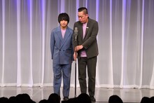 エバース ©吉本興業