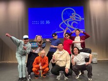 野澤輸出脚本演劇「回路」の上演を終えたカゲヤマ益田ら出演者たち（写真提供：YOSHIMOTO ROPPONGI THEATER）