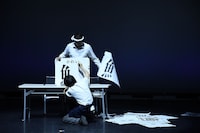 1本目のネタを披露するヤッホイ