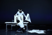 1本目のネタを披露するヤッホイ