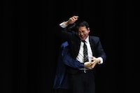 「第5回ザ・葡萄王」優勝が決まり、喜ぶヤッホイ