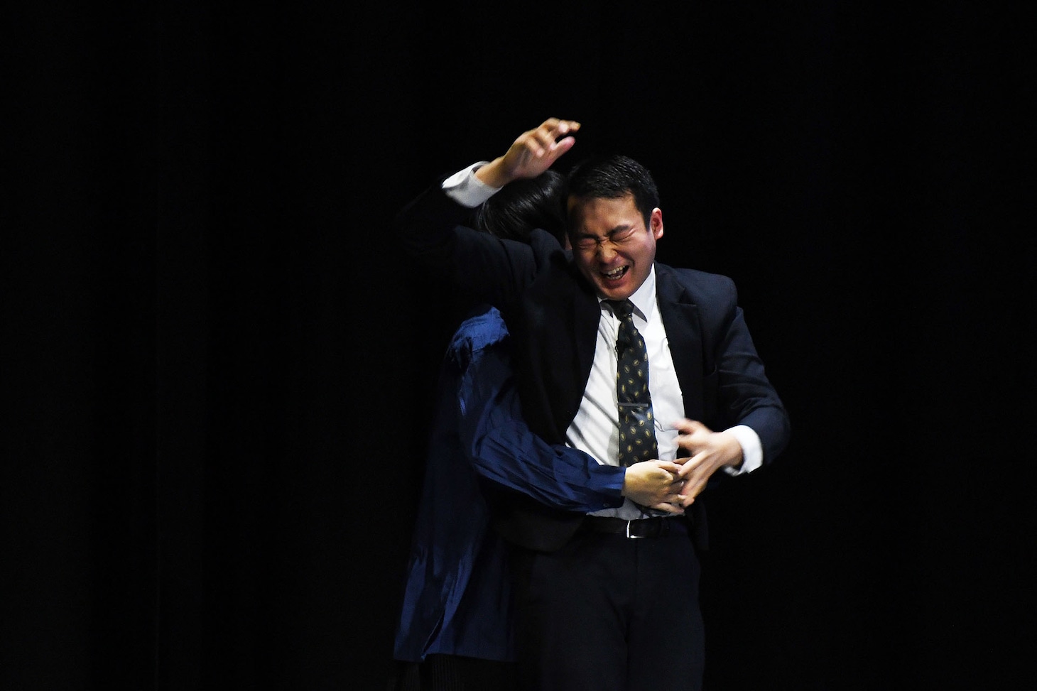 「第5回ザ・葡萄王」優勝が決まり、喜ぶヤッホイ