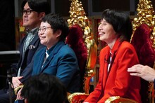 審査するハリセンボン