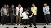 よしもと漫才劇場にサプライズ出演する一同