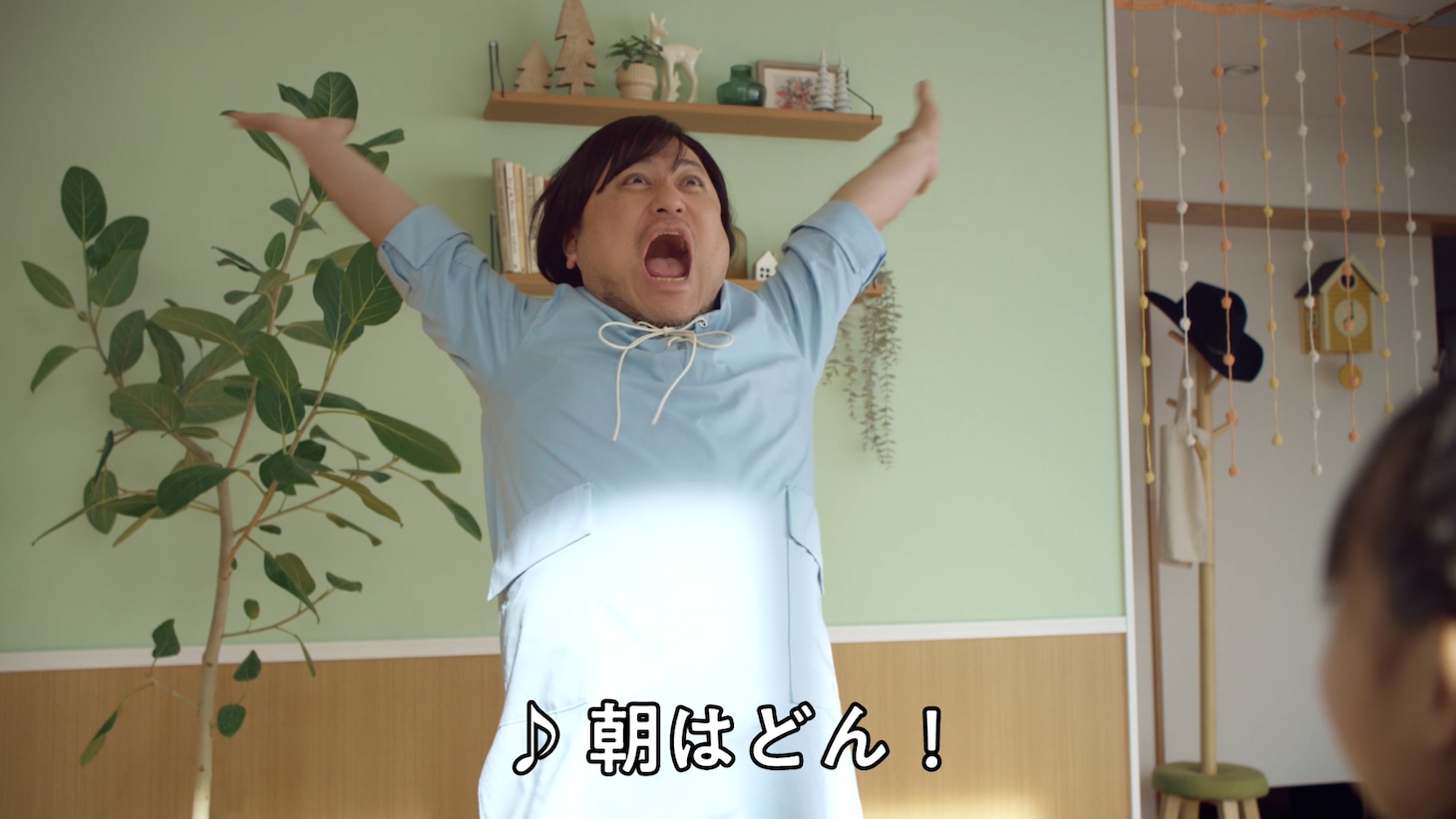 ザコシ「日清のどん兵衛」CMで力強く歌う　フジパン「本仕込み」のオマージュ