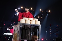 トロッコのシウマイ号に乗って横アリを1周する野田クリスタル