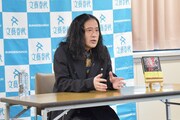 記者会見に出席するピース又吉