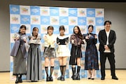 左から二瓶有加、立野沙紀、福留光帆、森脇梨々夏、みりちゃむ、風吹ケイ、佐久間宣行