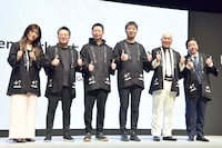 「Genspark 日本市場本格上陸・メディア発表会」に登壇した、左から、ヒコロヒー、Gensparkのウェン・サン、カイ・ジュー、エリック・ジン各氏、錦鯉