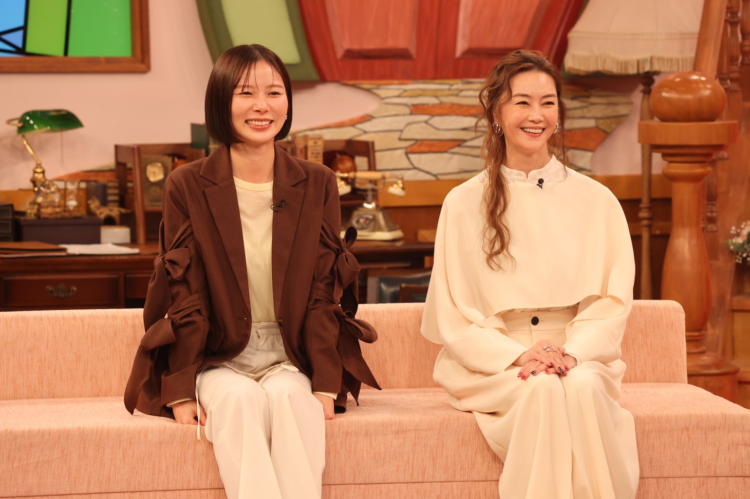 左から朝日奈央、観月ありさ