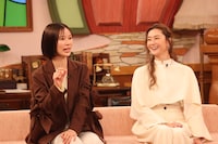 左から朝日奈央、観月ありさ