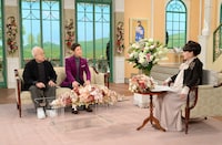 左から小堺一機、関根勤、黒柳徹子