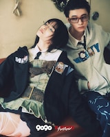 「9090」と令和ロマンのコラボレーションアイテム