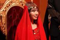 「バシッと言っちゃうかもよ りなぴっぴの館」でタロット占いをするリンダカラー∞・りなぴっぴ