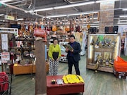 左から浜川結琳、大自然ロジャー