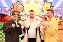 左から山田涼介、チョコレートプラネット