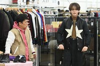 左からナインティナイン岡村、中島颯太