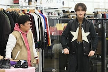 左からナインティナイン岡村、中島颯太