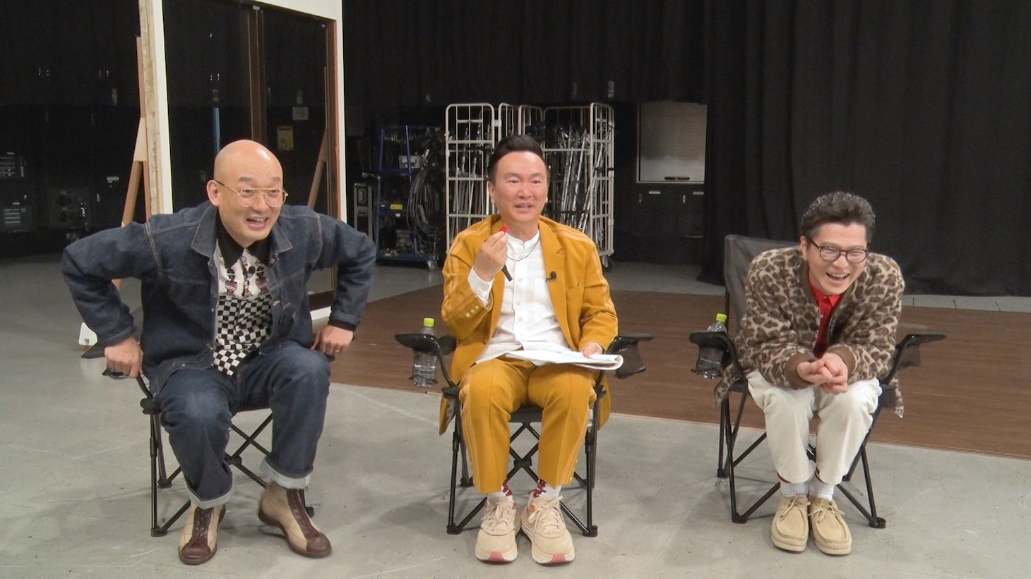 左から、みなみかわ、かまいたち山内、モグライダー芝