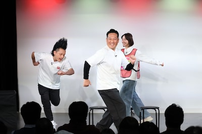 「座王修行」に出演する藤崎マーケット田崎、ミサイルマン岩部、竹上萌奈アナウンサー