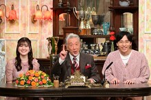 「探偵！ナイトスクープ」に「今週の特命局長」として出演する高田純次（中央）と、カベポスター永見（右）、増田紗織アナ（左）