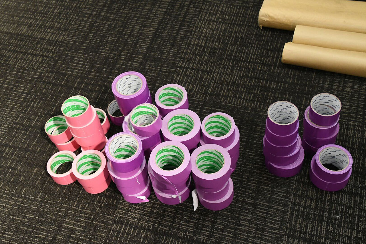 大量のガムテープ