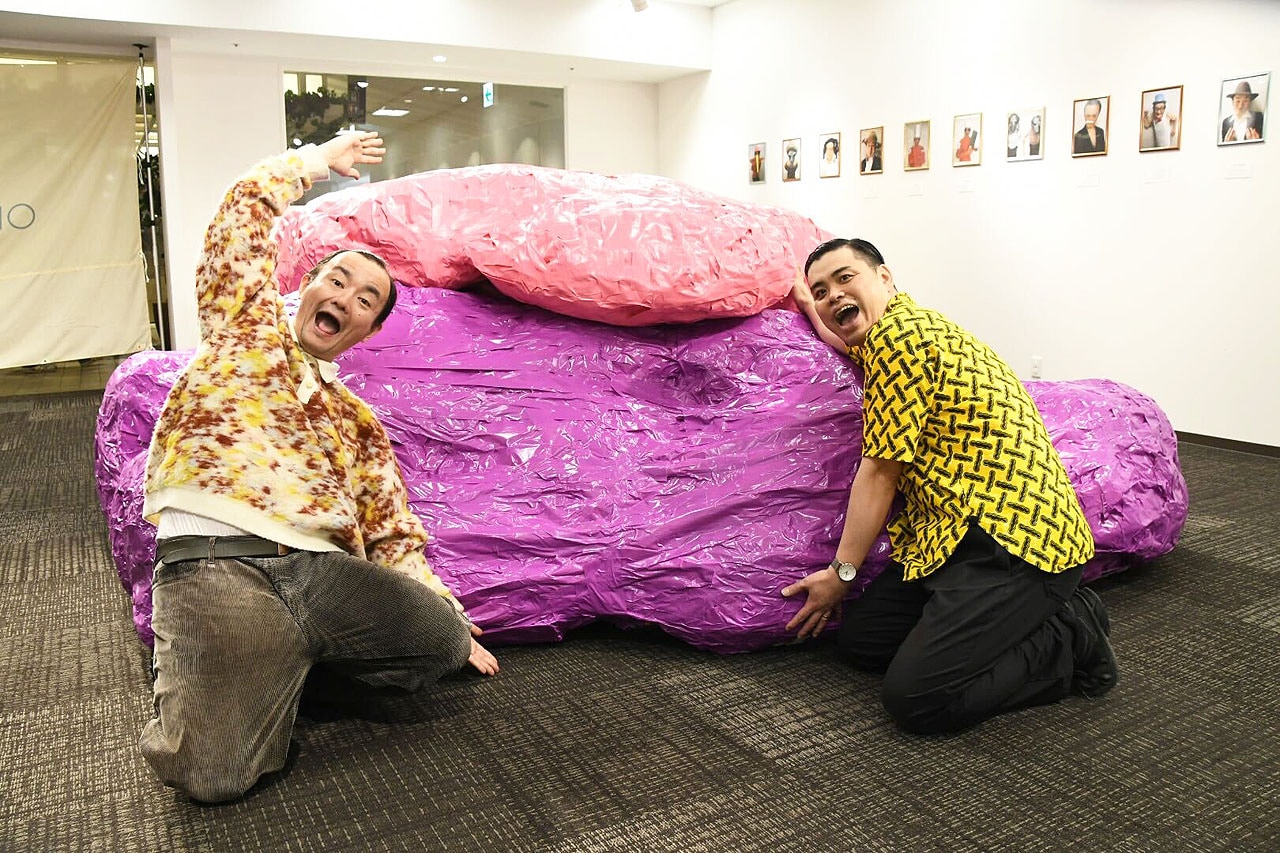 30人のファンと完成さえた巨大ギンモの前で、ななまがり