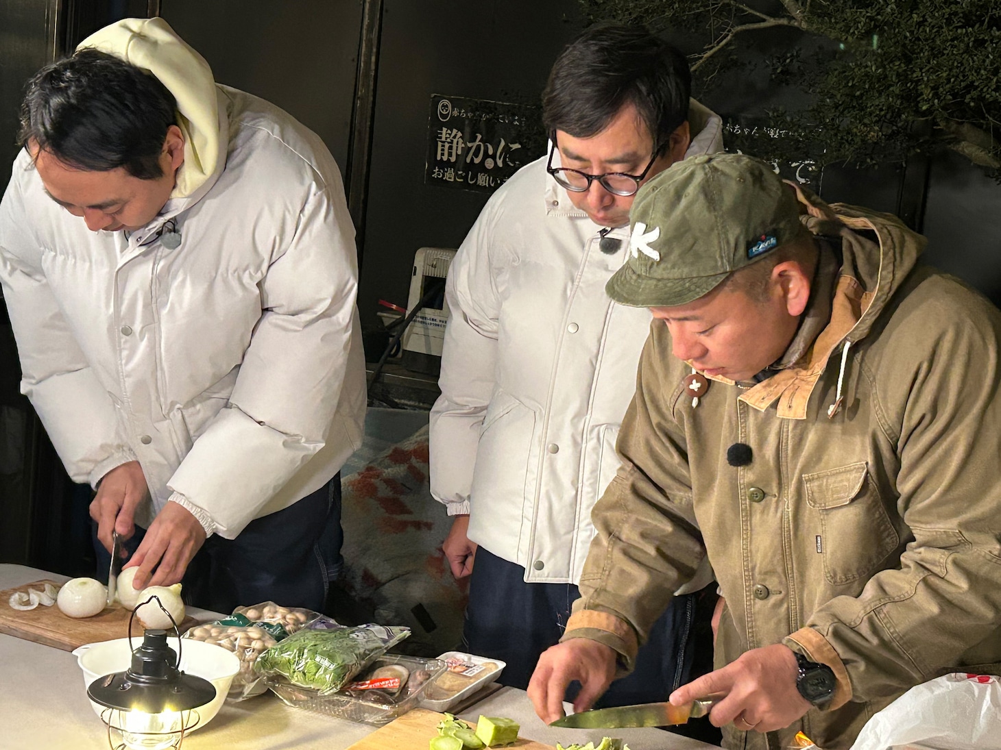 左からアンガールズ田中、おいでやす小田、バイきんぐ西村