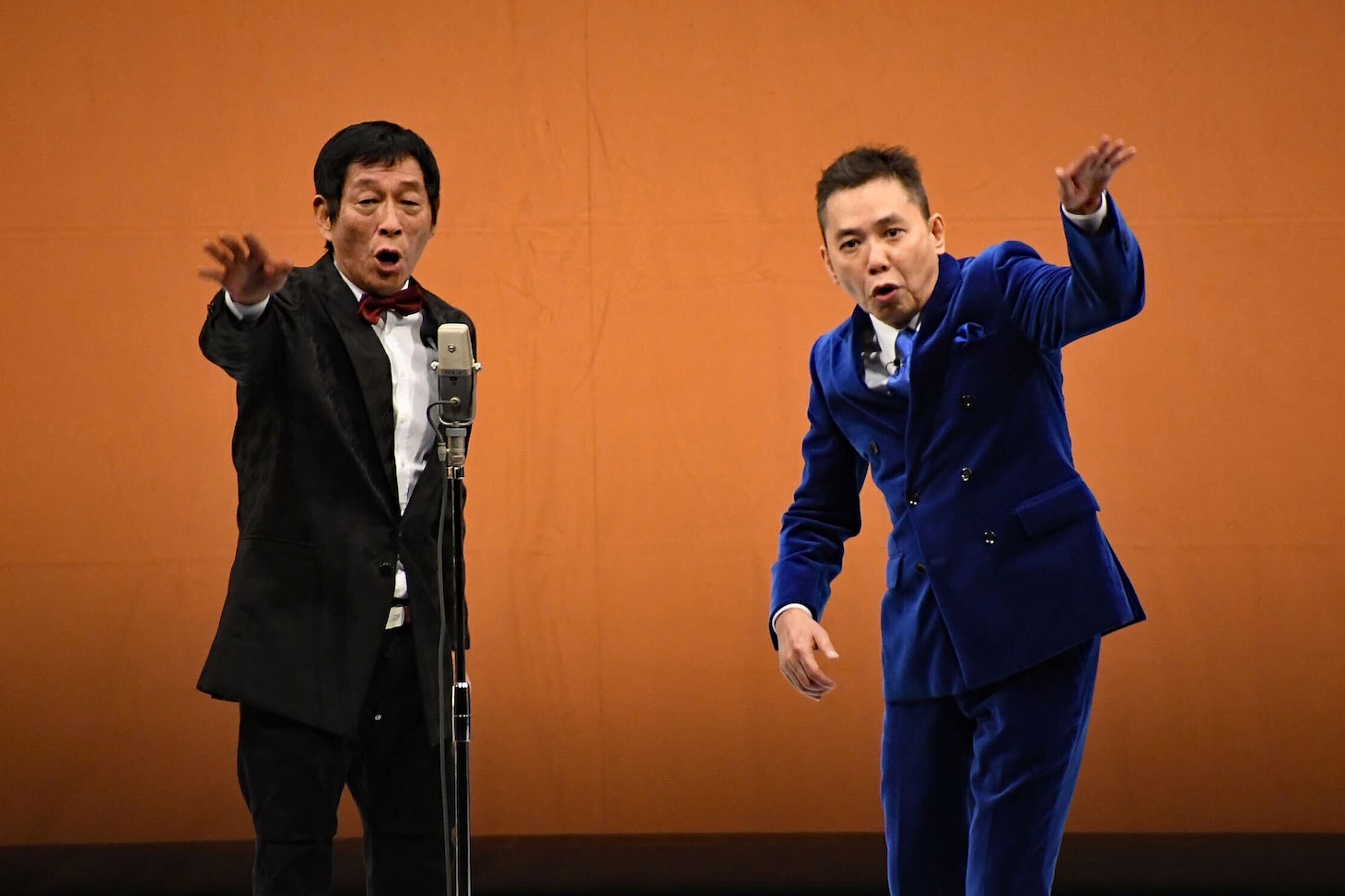 息のあった掛け合いをする古希還暦（明石家さんまと爆笑問題・太田）