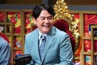 審査を務める千鳥ノブ