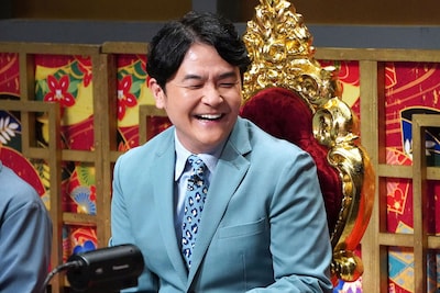 審査を務める千鳥ノブ