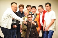 「爆笑オンエアバトル」のエンディングのように「あなたたちです！」と言い放つイワイガワ・岩井ジョニ男