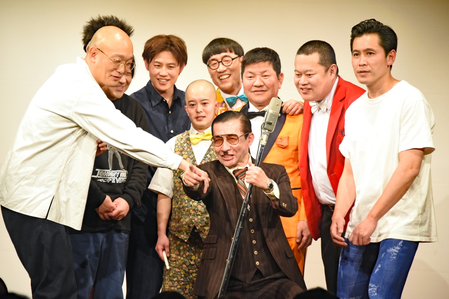 「爆笑オンエアバトル」のエンディングのように「あなたたちです！」と言い放つイワイガワ・岩井ジョニ男