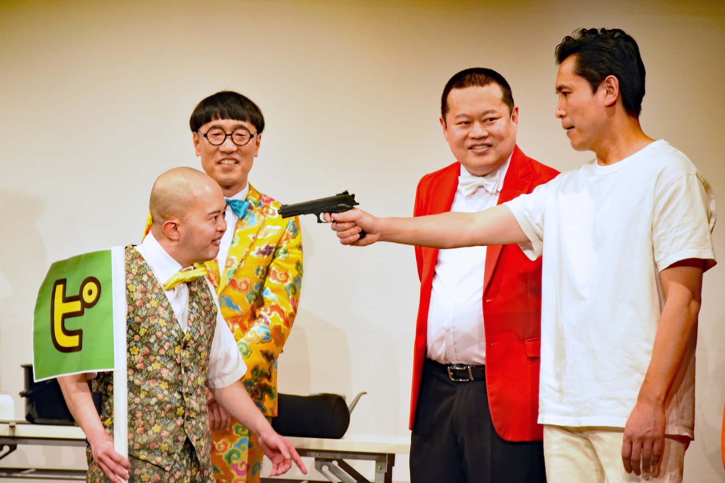 素晴らしき人生・りょうちゃんにピストルを突き付けるや団・ロングサイズ伊藤