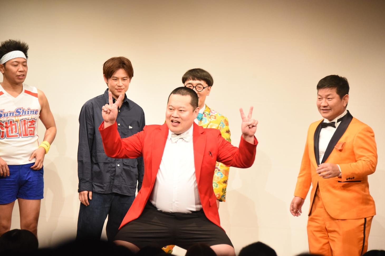 「カニ太し」になりきるモグライダーともしげ