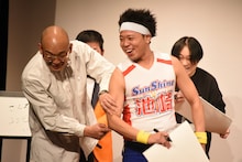 永野「ノーセンスユニークボケ王決定戦」優勝、包容力も見せる