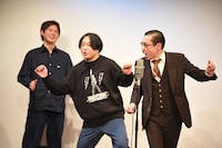 「Because We Can」に合わせて踊る永野（左）とイワイガワ・岩井ジョニ男（右）