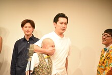 漫才を展開するや団・ロングサイズ伊藤と素晴らしき人生・りょうちゃん