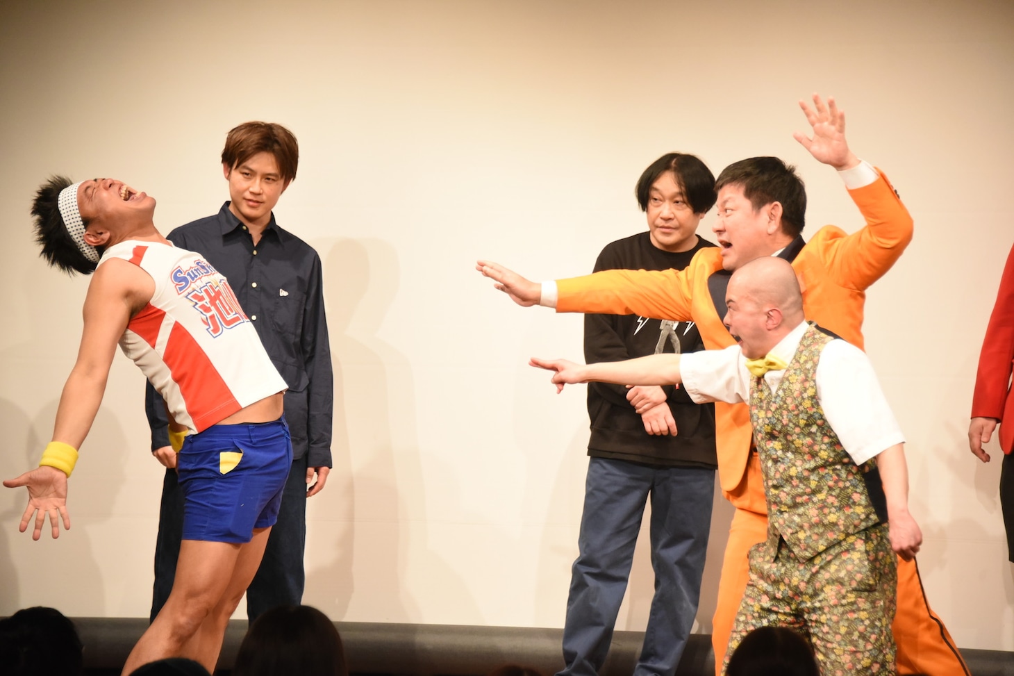 即興コントを披露するサンシャイン池崎、チャンス大城、素晴らしき人生・りょうちゃん