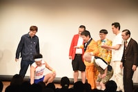 素晴らしき人生・りょうちゃんを守り息絶えた永野と、心配そうに駆け寄る芸人たち