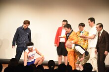 素晴らしき人生・りょうちゃんを守り息絶えた永野と、心配そうに駆け寄る芸人たち