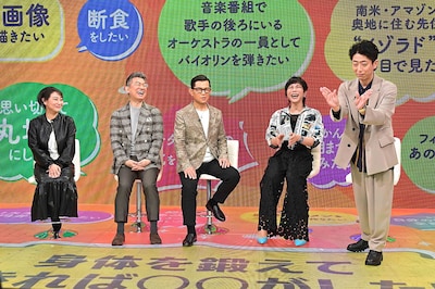 やりたいことを語るフットボールアワー後藤（右）