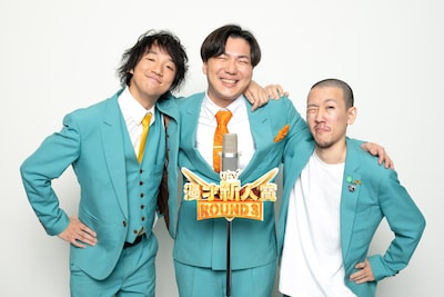 ハスキーポーズ。左から、ただただし、リキライス、ナベ