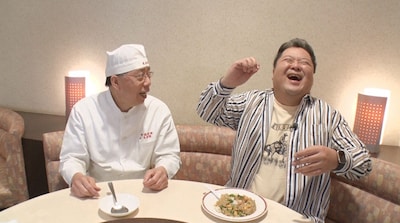 左から、周富輝、ブラックマヨネーズ小杉